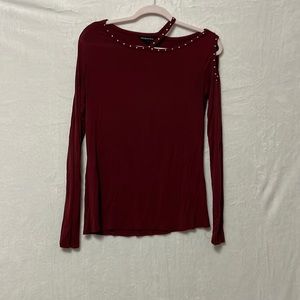 Rock&Republic, size M, burgundy colored shirt with one cut out open shoulder